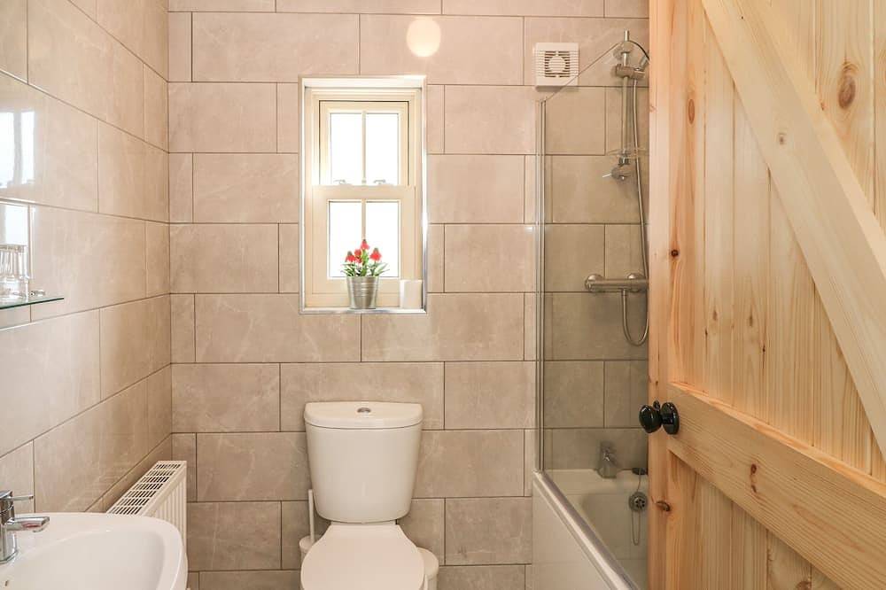 Macreddin Rock Holiday Cottage in Aughrim, County Wicklow in County Wicklow