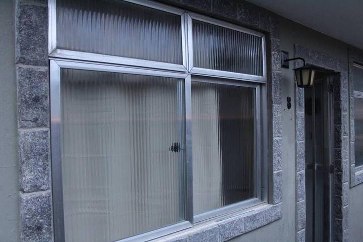 Casas e apartamentos de temporada para 3 pessoas, com vista e terraço em Magé