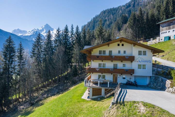 Geheel appartement, "Ferienwohnung Helena" Dicht bij de skigebieden Penken & Ahorn met uitzicht op de bergen in Tux Alps, Schwendau