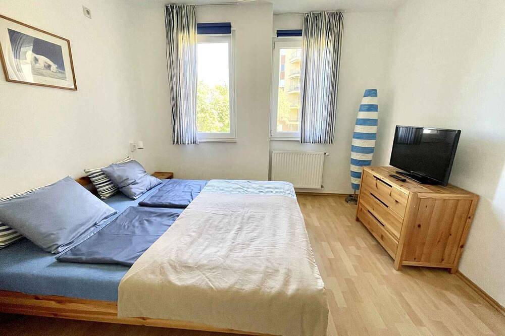 Ganze Wohnung, Ferienwohnung direkt am Strand mit Klimaanlage, direkt neben dem Wellness- und Thermalbad in Szabadifürdő, Siofok
