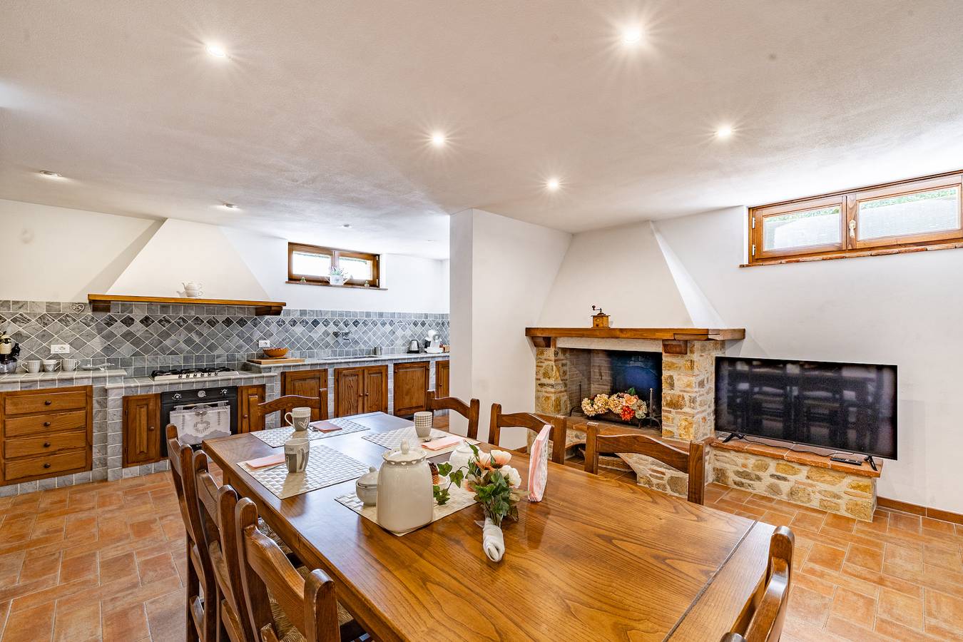 Villa Vittoriano - Surrounded By Nature in Camaiore, Costa de la Maremma