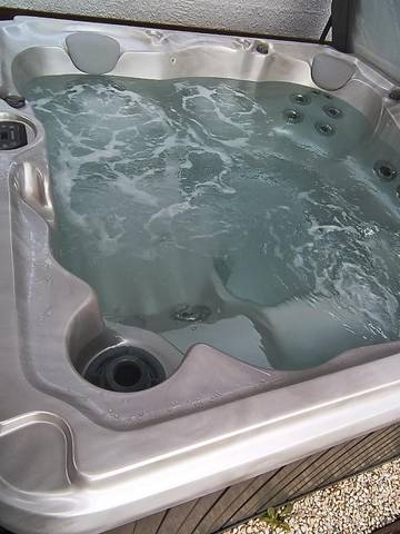 Location de vacances pour 8 personnes, avec jardin et jacuzzi à Saint-Jean-de-Gonville