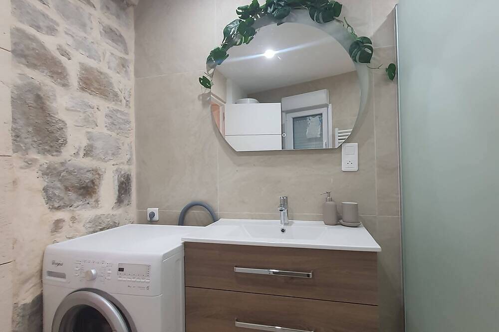 Newly renovated, one-bedroom 35m² studio ideally located. in Saint-Vallier (Saône-et-Loire), Region Chalon-sur-Saône