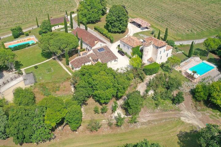 Location de vacances pour 26 personnes, avec jardin et balcon à Bagat-en-Quercy