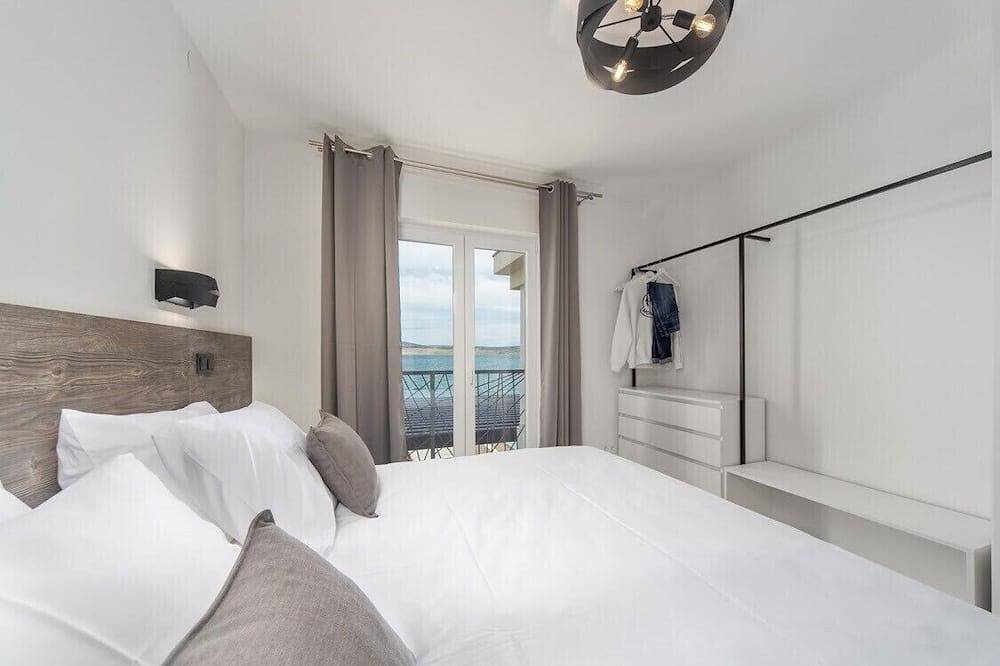 Direkt am Strand in der Nachbarbucht vom Zrce Partystrand in Novalja, Pag