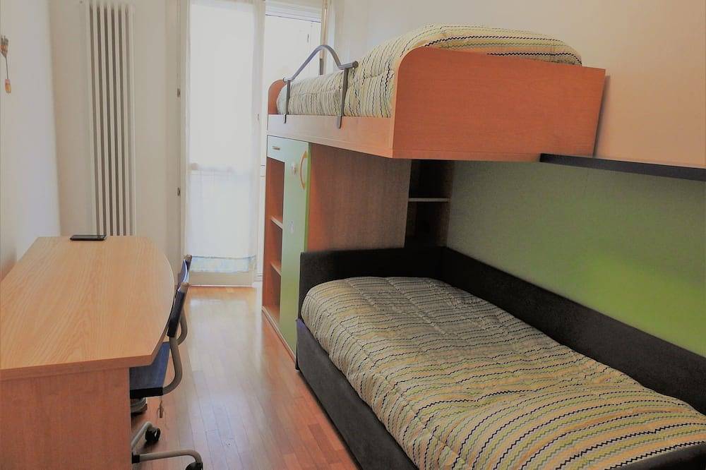 Apartamento entero, Precioso apartamento en el centro, con plaza de aparcamiento reservada, 4 camas. in Rávena, Provincia de Ravenna