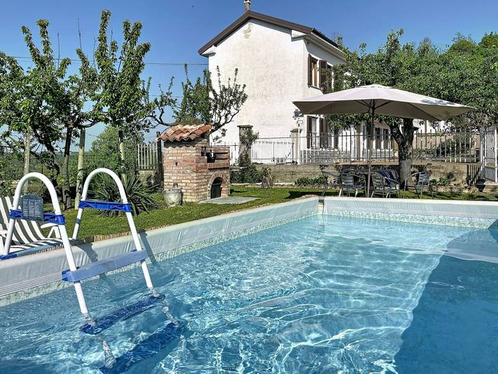 Casa vacanza per 6 persone, con giardino e terrazza, con animali domestici in Piemonte