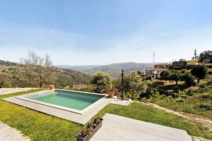Holiday Home 'Do Alago' with Lake View, Wi-Fi and Air Conditioning in Baião, Douro Valley