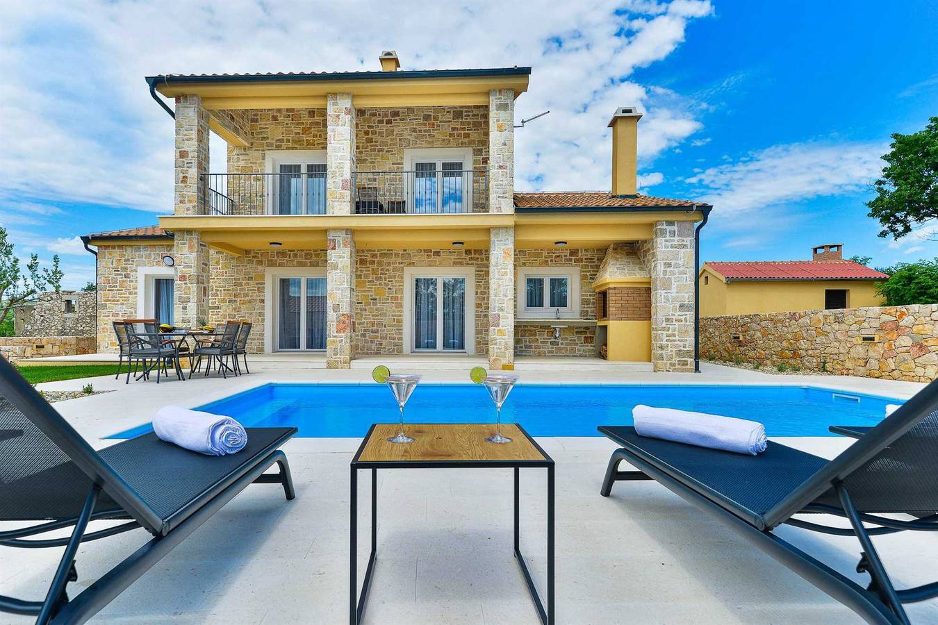 Stone Villa Banovi with heated pool in Novigradsko More, Zadar