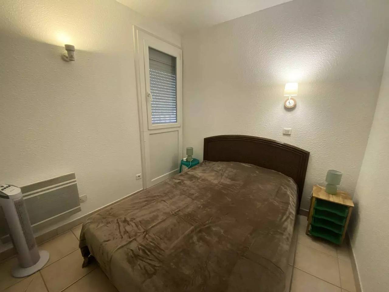 Ganze Wohnung, T2 mit Terrasse und Parkplatz in der Nähe von Meer und Geschäften in Narbonne Plage, Narbonne