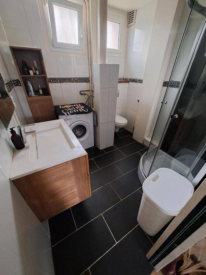 Appartement entier, Appartement entier, rez-de-chaussée, 2 chambre,50m2 parking privé parking privé in Les Pavillons-sous-Bois, Seine-Saint-Denis