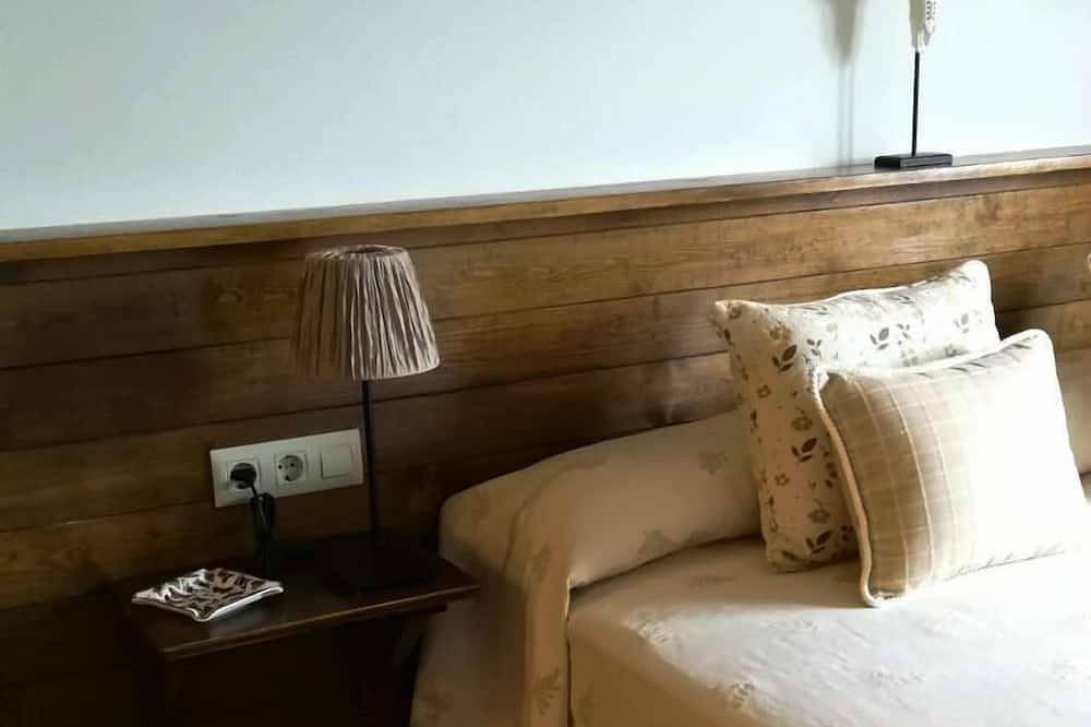 Entire apartment, Bellver V - Three Bedroom Apartment, Sleeps 5 in Bellver de Cerdanya, Catalan Pyrenees