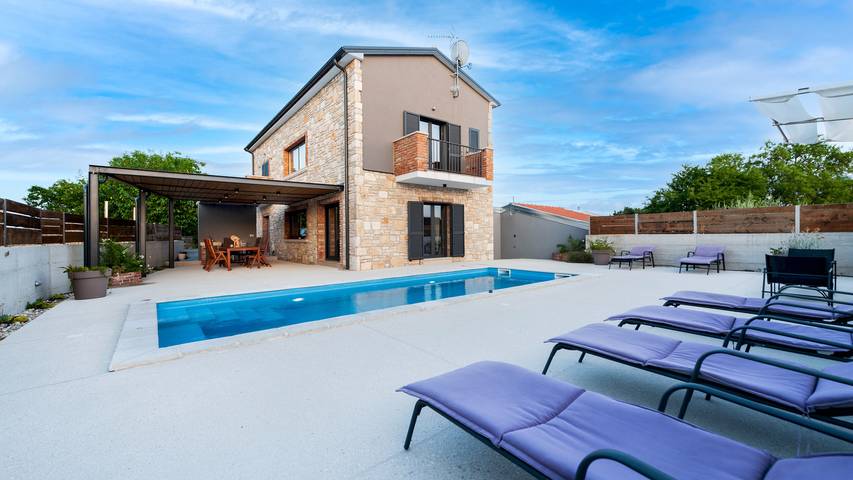 Villa pour 8 personnes, avec terrasse et jardin à Kanfanar