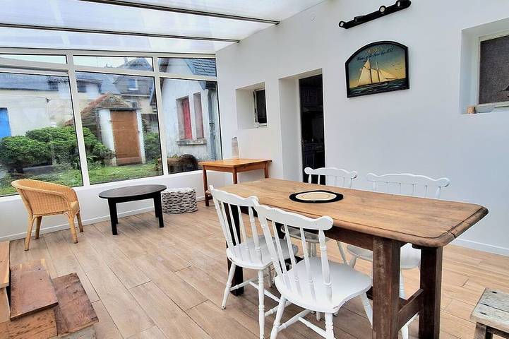 Location de vacances pour 6 personnes dans Plage De Saint Guirec Ploumanac H