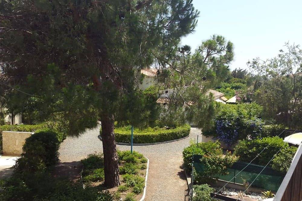 Geheel appartement, Marine De Bravone: 2 Begane grond, terras op 100 m van het strand in Marine de Bravone, Linguizzetta