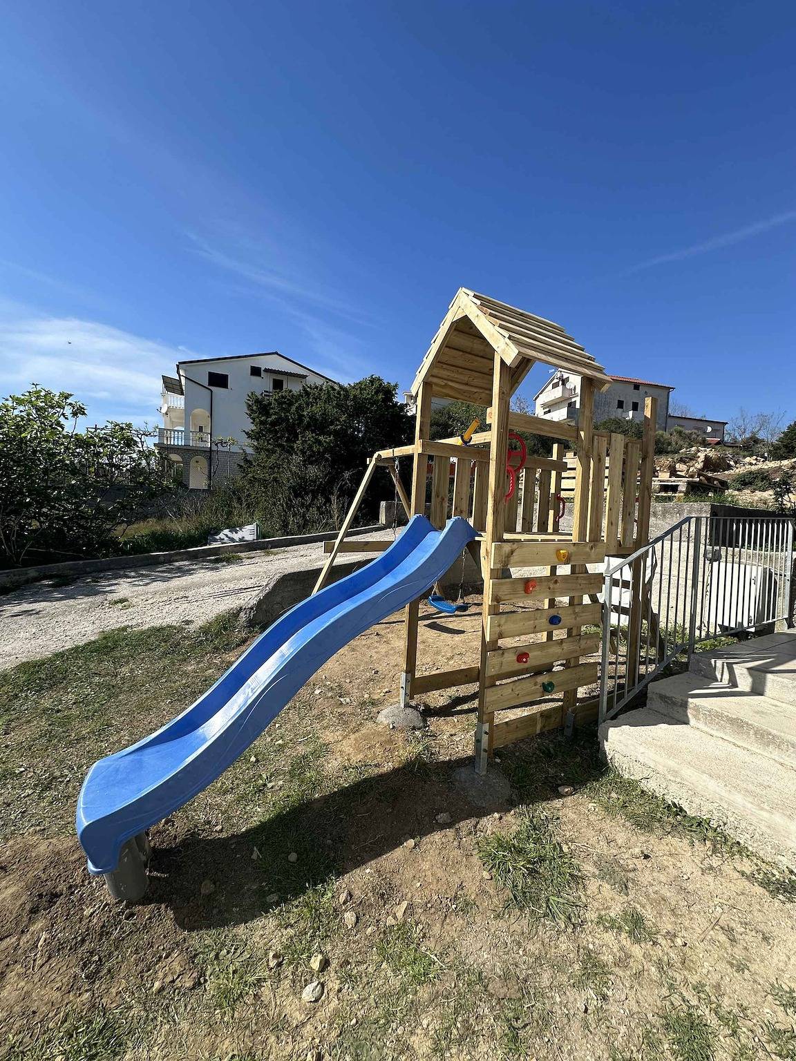 Ganze Ferienwohnung, Ferienwohnung mit Klimaanlage in ruhiger Lage in Lopar, Rab