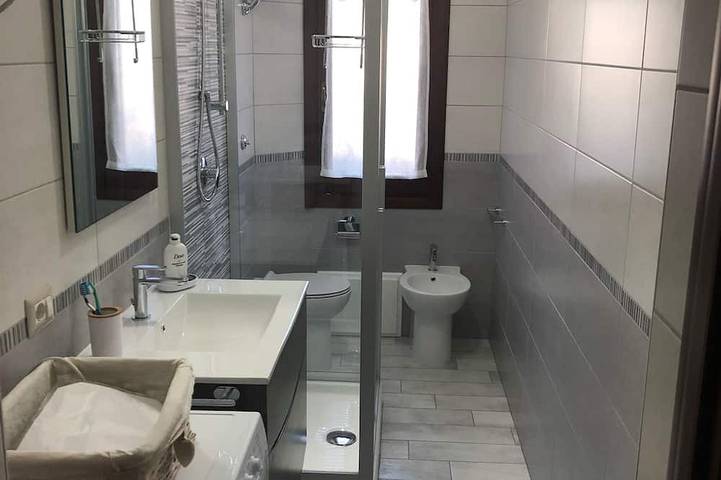 Casa sul mare con accesso privato in spiaggia in Spiaggia di Porto Columbu, Sarroch