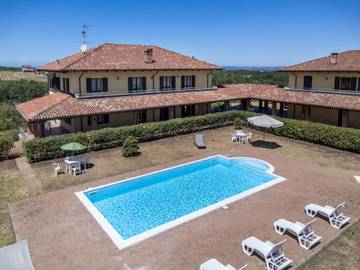 Ferienhaus für 12 Personen, mit Terrasse und Garten sowie Ausblick und Pool, mit Haustier im Piemont