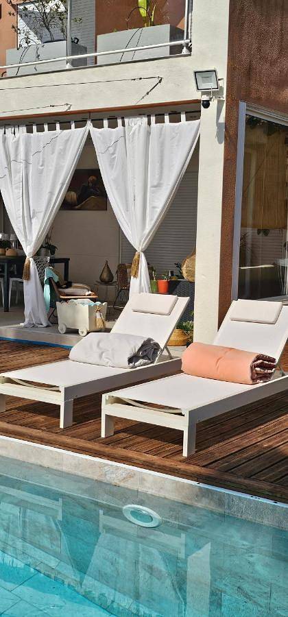 Location de vacances pour 2 personnes, avec Balcon et Terrasse ainsi que Jardin et Piscine à Cardet - 4