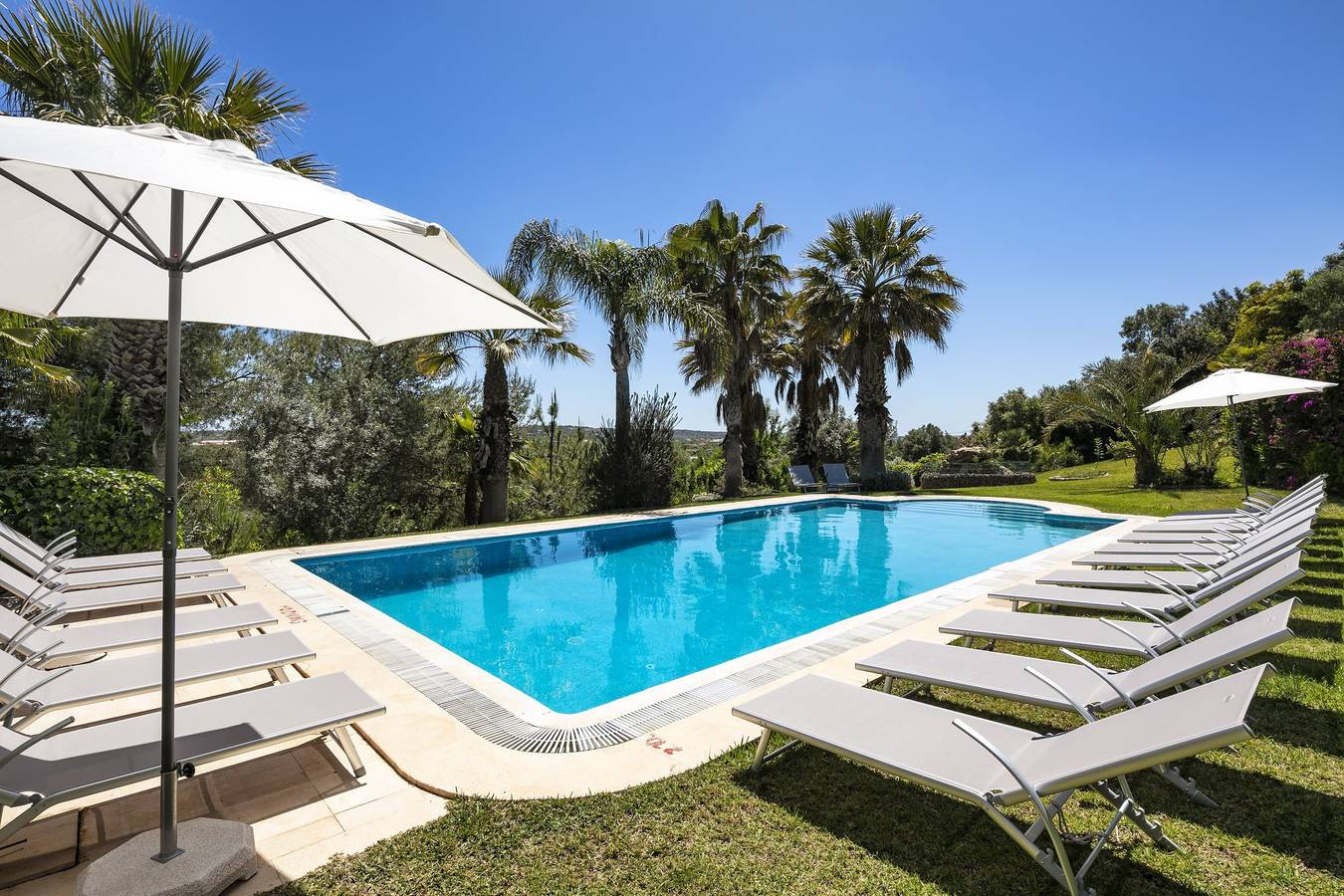 Charming Algarve Villa | Villa Quinta Luz | 9 Bedrooms | Large Pool & Snooker Table | Silves in Faro Distrikt