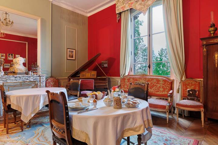 Apartment for 10 people, with Balcony and Garden in Loire Valley
