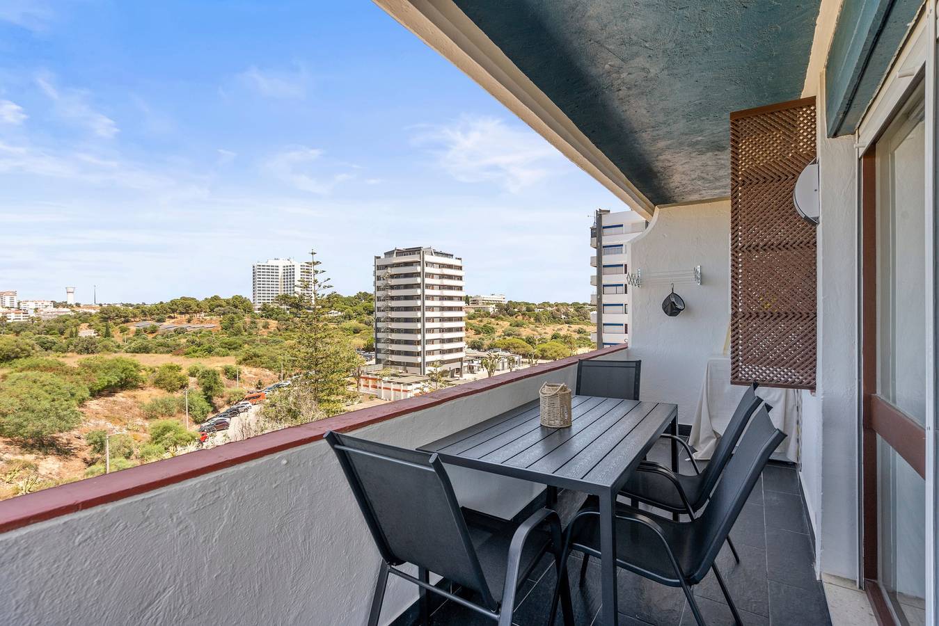 Entire apartment, Apartment 'Sunset' with Sea View, Wi-Fi and Air Conditioning in Praia do Alvor, Faro District