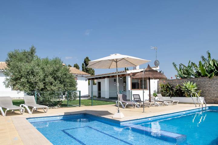 Holiday Home 'Villa Mendoza Olivo' with Private Pool, Wi-Fi and Air Conditioning in Conil de la Frontera, Costa de la Luz