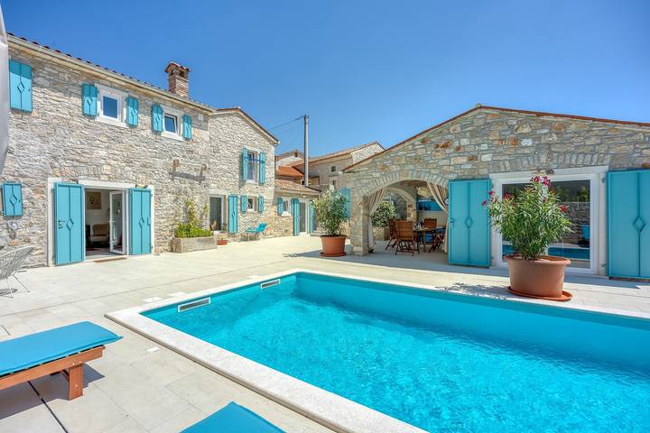 Villa pour 6 personnes, avec balcon/terrasse et piscine à Selina