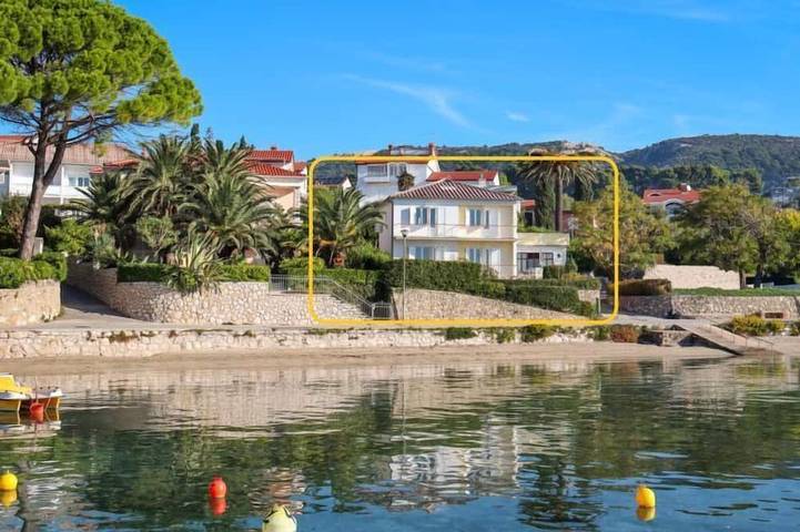 Ferienhaus für 11 Personen, mit Balkon, mit Haustier in Banjol