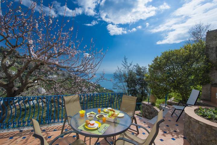 Ferienwohnung für 2 Personen, mit Balkon/Terrasse und Meerblick sowie Garten in Amalfi - 2