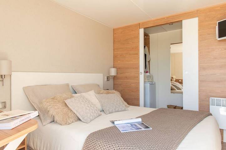 Location de vacances pour 6 personnes, avec Terrasse et Jardin ainsi que Piscine et Sauna à Saint-Privat-de-Champclos - 2