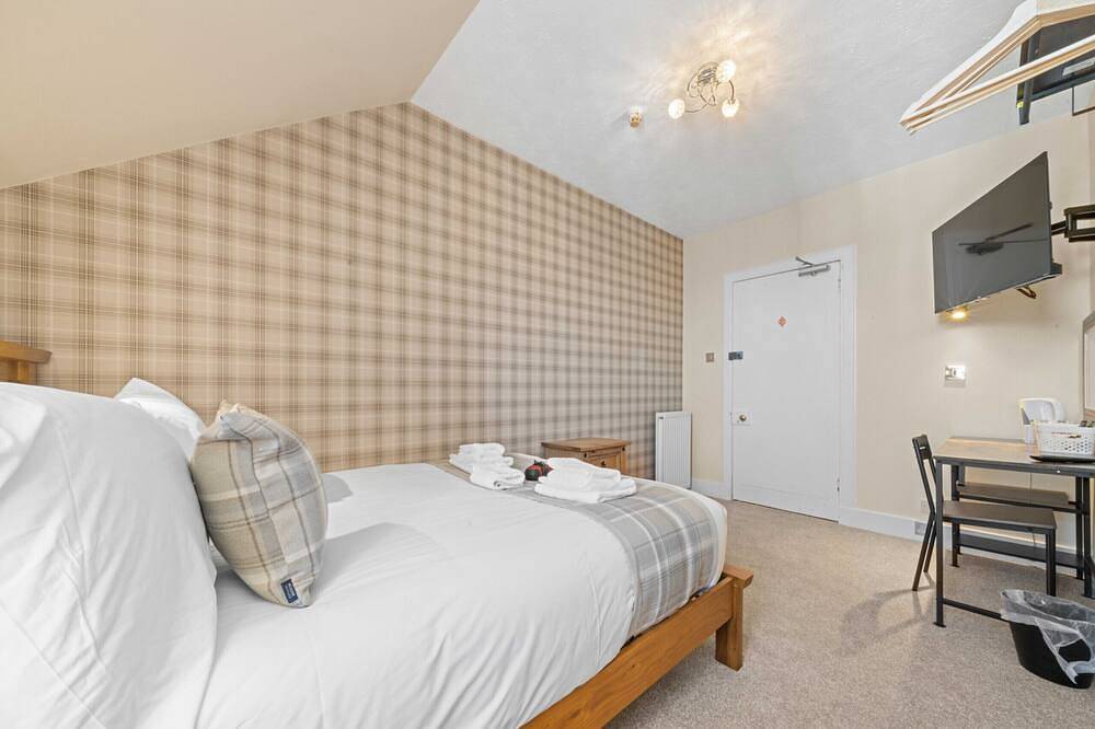 Mystayinn Cedar Villa Guest House - Room 4 in Inverness, Highlands
