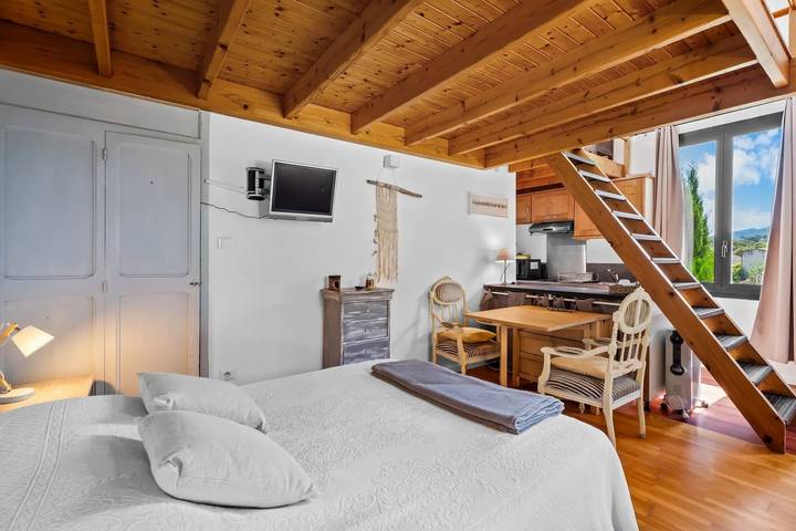 Apartamento inteiro, Apartamento 'Duplex - Les Toits Du Gaou' com Wi-Fi in Six-Fours-les-Plages, Costa mediterrânica (França)