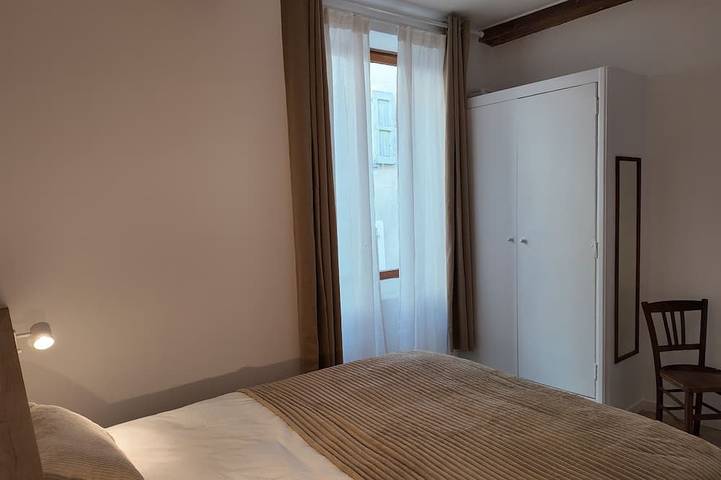 Entire apartment, Cosy apartment in the heart of Forcalquier • Air conditioning - Wifi - Premium comfort in Forcalquier, Parc naturel régional du Luberon