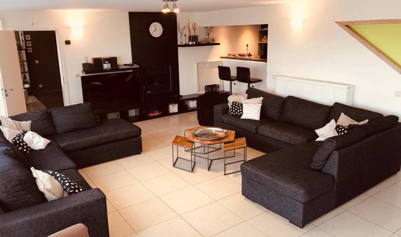 Gîte pour 5 personnes, avec vue sur le lac ainsi que jardin et vue dans Petit Coo