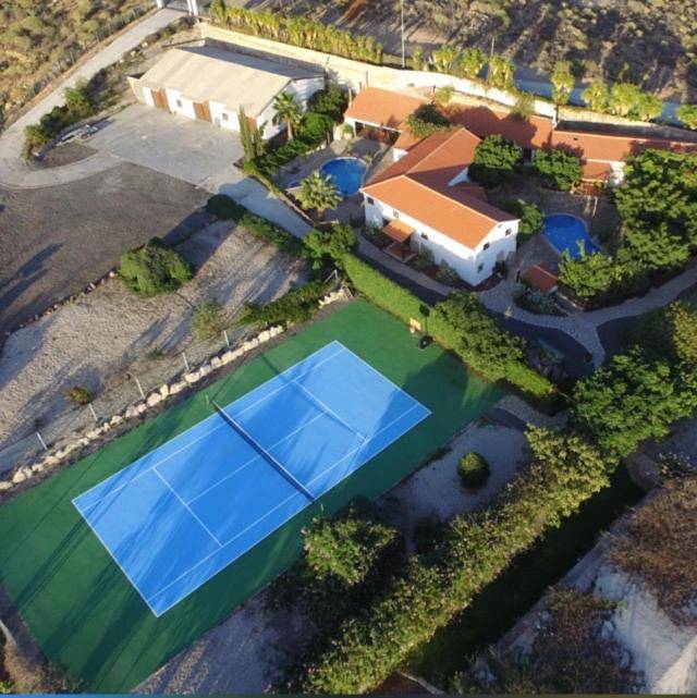 Chalet para 6 personas, con vistas y piscina además de terraza y jardín en Arico