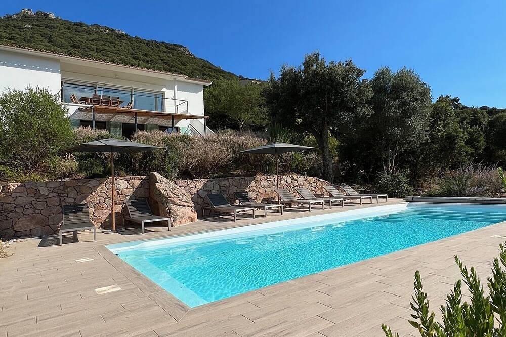 Location D'une Villa Climatisée Avec Piscine et Terrain de Pétanque à Figari in Figari, Arrondissement de Sartène