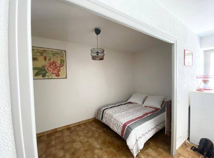 Appartement entier, Studio en rez-de-chaussée tout équipé in Jullianges, Parc Naturel Régional Livradois-Forez