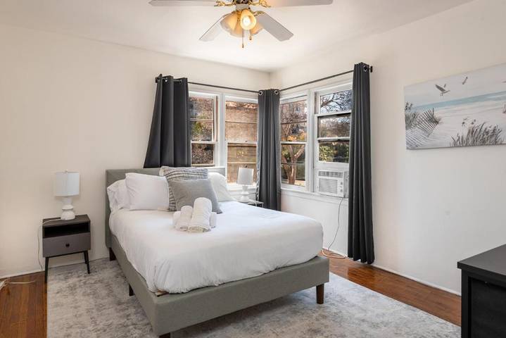 Apartamento para 5 personas, con jacuzzi, Se admiten mascotas en Beverly Hills