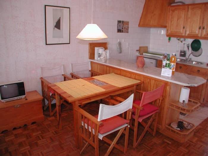 Ganze Wohnung, Ferienwohnung für 2 Personen mit Balkon/Terrasse in Praia da Areia Branca, Lourinhã