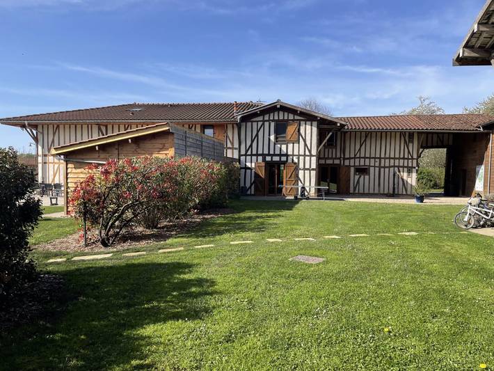 Gîte pour 15 personnes, avec terrasse et jardin, animaux acceptés à Écollemont