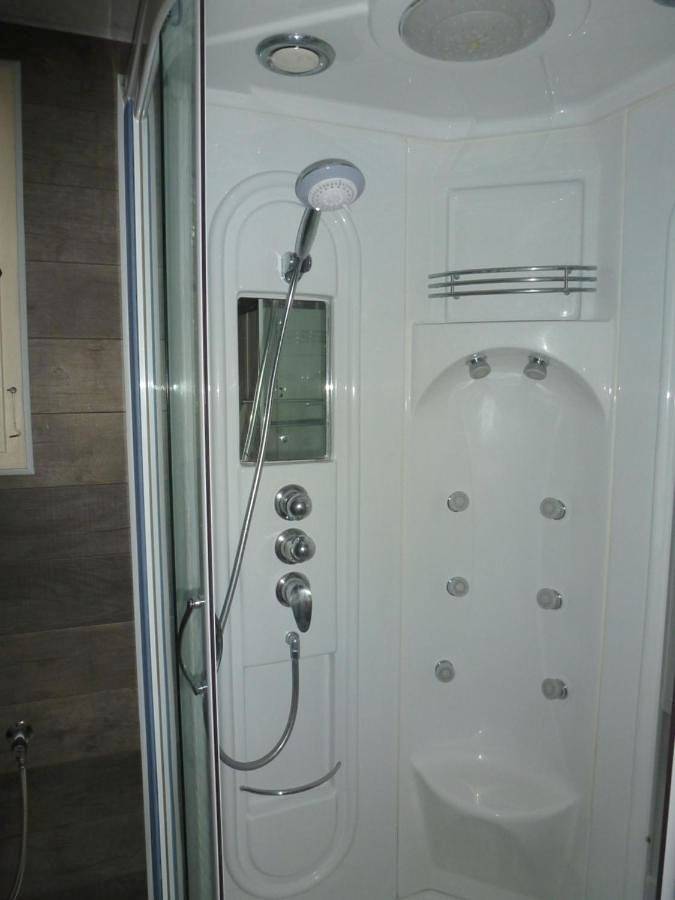 Location de vacances pour 5 personnes, avec piscine ainsi que bassin pour enfant et jardin, animaux acceptés à Vacquières - 2