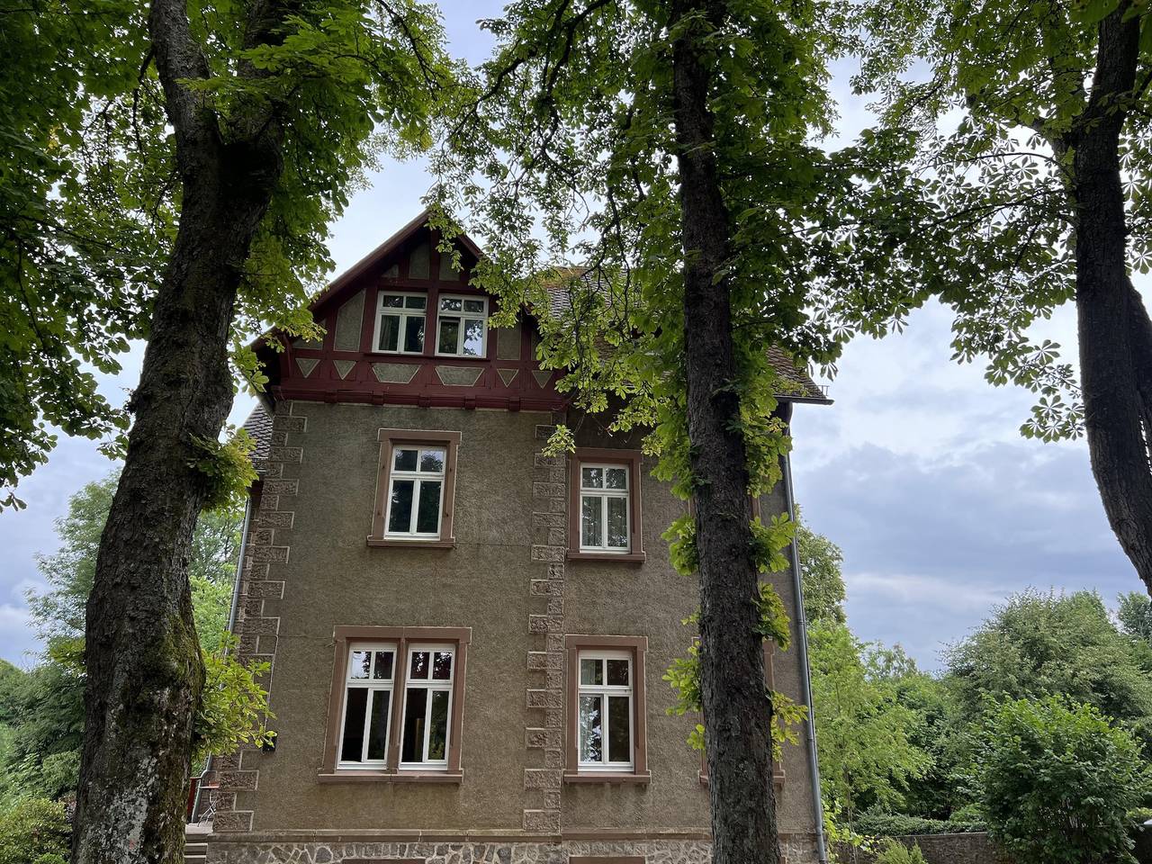 Ganze Ferienwohnung, L' Extravagante im Garten von Schloss Schmidtheim in Schmidtheim, Dahlem