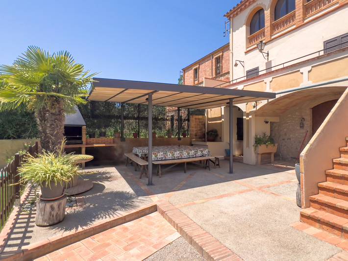 Casa rural para 15 personas, con Balcón además de Terraza y Jardín en Garrigás - 3