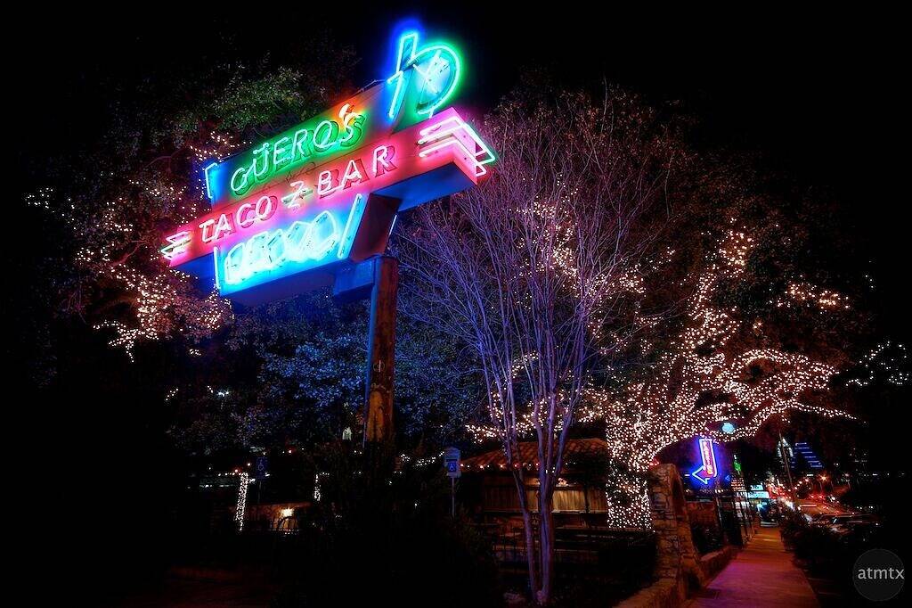 Stunning dog-friendly house w/private gas grill & deck -steps to South Congress in Austin, Travis County