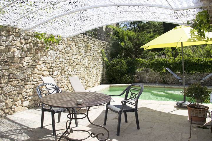 Gîte pour 3 personnes, avec piscine à Robion - 3