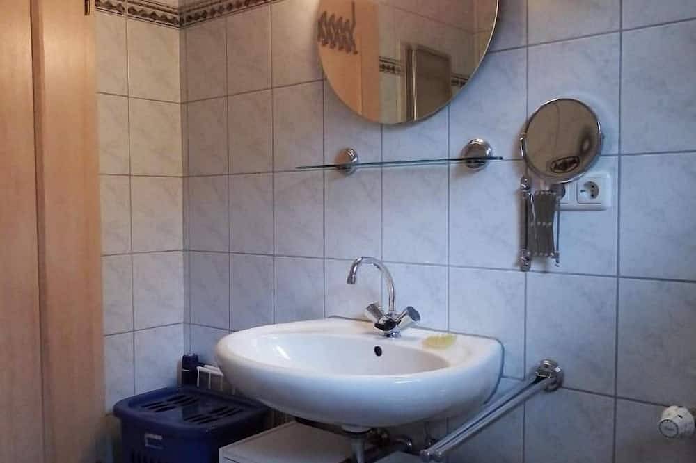 Ganze Wohnung, Modern gestaltete Ferienwohnung (67qm) mit Südbalkon und Bergblick in Spiegelau, Ostbayern