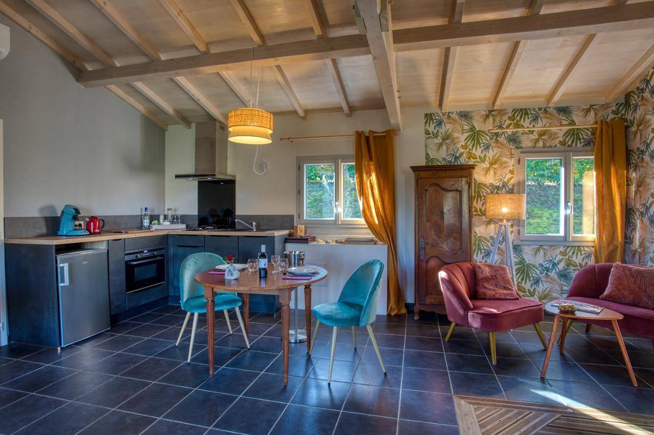Spa privatif intérieur du lodge -la truffe- le bois de la pause- in Saint-Cybranet, Périgord Noir