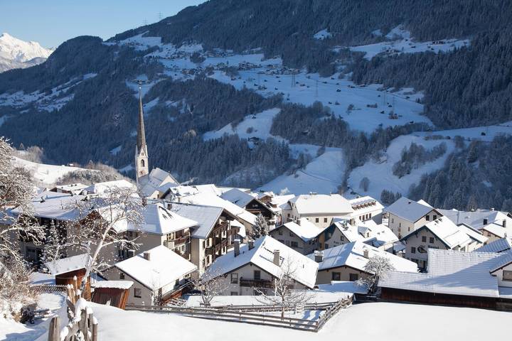 Hotel für 5 Personen, mit Balkon und Terrasse sowie Garten und Sauna in Wenns