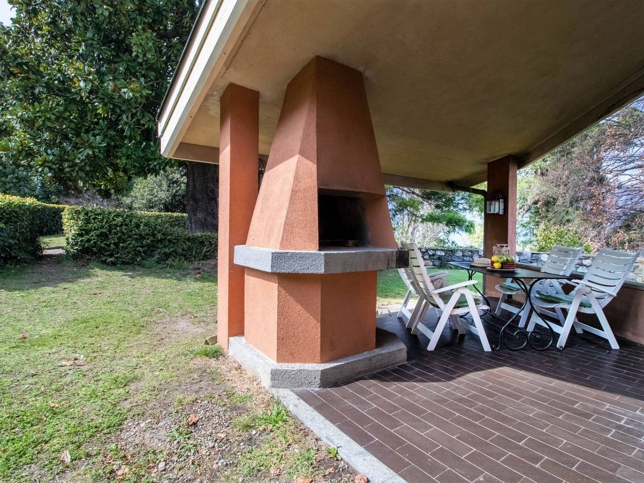 Villa Camelia in Porto Valtravaglia, Lago Maggiore (Lombardei)